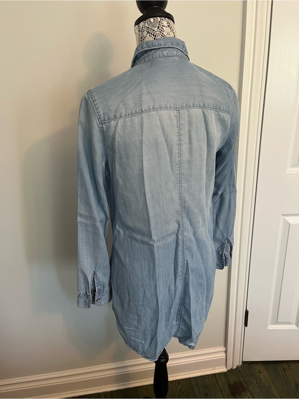 H&M Light Blue Denim Button-Down Shirt - Picture 4 of 5